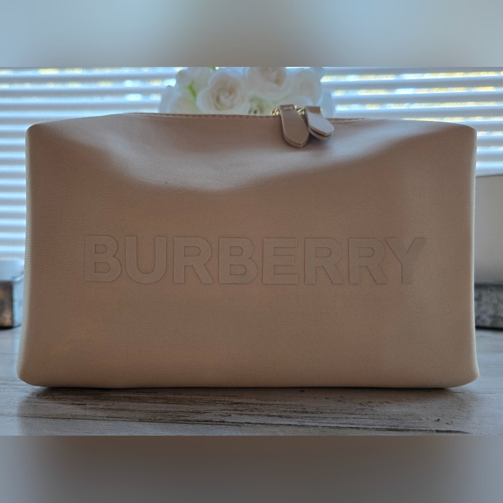 Burberry Taupe Toiletry Bag NWOT - Picture 4 of 5